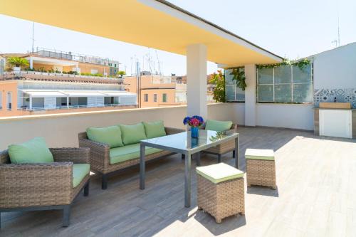 San Giovanni Apartamento | Penthouse with Panoramic Terrace -3 Min to Metro A