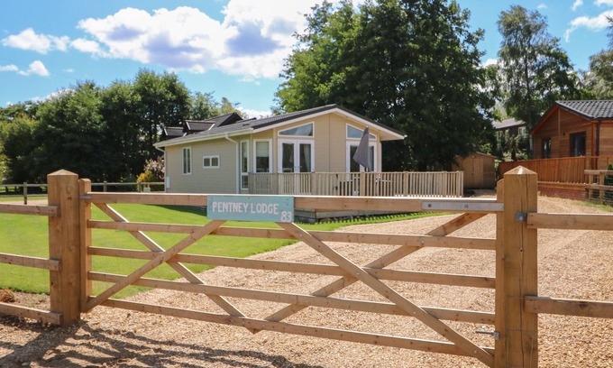 Pentney Cabaña | PENTNEY LODGE, pet friendly, with a garden in Middleton, Norfolk
