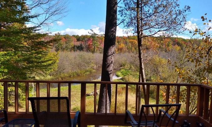 Pentwater Casa | Pentwater River Frontage Overlooking 100s of Wooded Acres