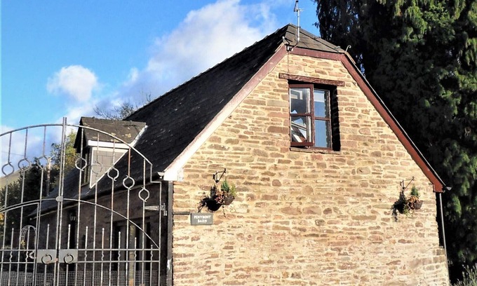 Llangorse Casa | Penybont Barn, una acogedora conversión de granero junto al río en Llangorse, Brecon Beacons