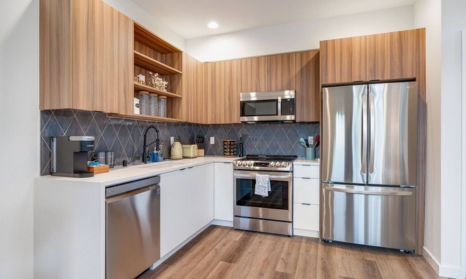 West Woodland Casa | Perch - Market St Haven: Walk to Heart of Ballard! Modern & Pet Friendly