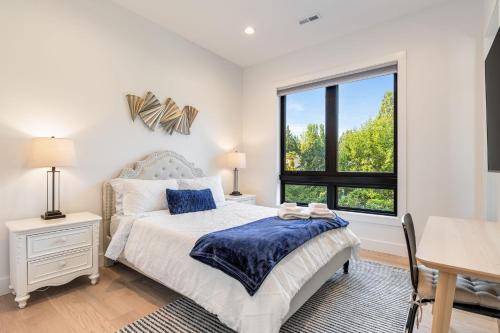 West Bellevue Casa | Perch - Private Room in Shared Home: Bellevue Splendor Elm Room