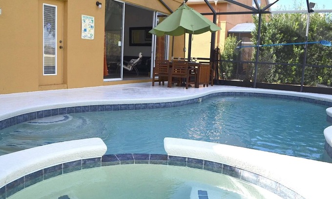 Marbella Casa | Perfect 5 bedroom family home with Pool & Jacuzzi near Disney World