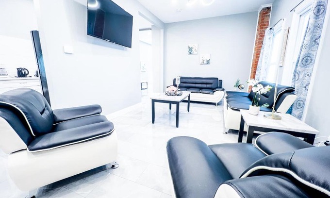 Downtown Niagara Falls Casa | Perfect 6BR Stay Near Niagara Falls & Attractions