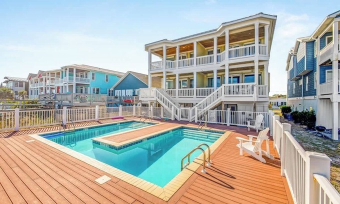 Carolina Beach Casa | Perfect Alignment Oceanfront - Elevator - Perfect