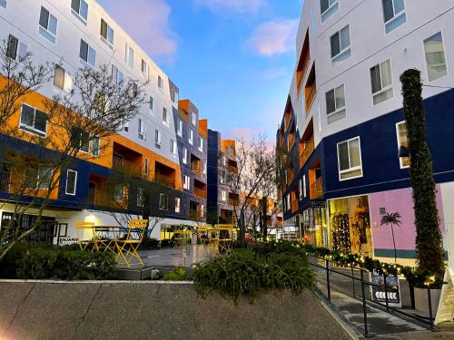 Arts District Apartamento | Perfect Apt w Parking Gym Pool WIFI in Arts District DTLA near Little Tokyo B4