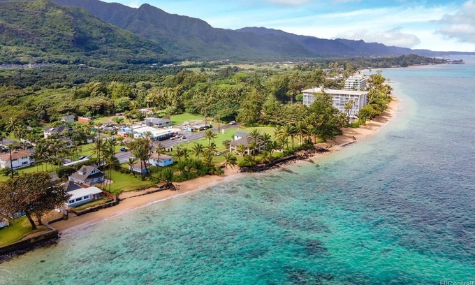 Punaluu Casa | Perfect Beachfront Home