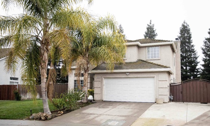 West Sacramento Casa | Perfect family home 4 bedroom luxury house