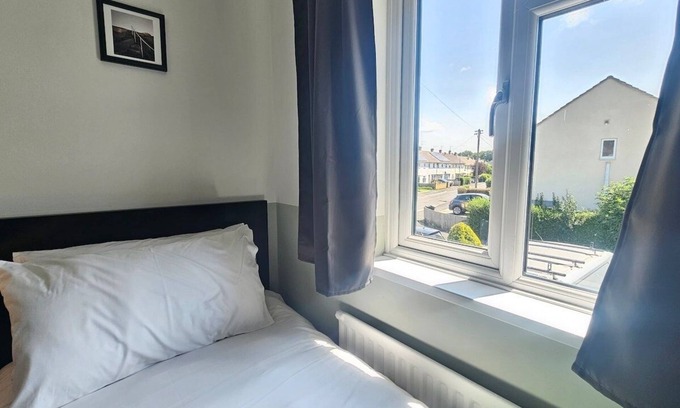 Cribbs Causeway Casa | Perfect for Contractors, Tradespeople, pvt parking