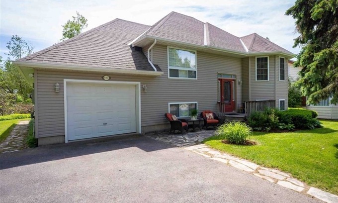 Southampton Casa | Perfect for couples or the family. Walk downtown, to beach or hiking trails.