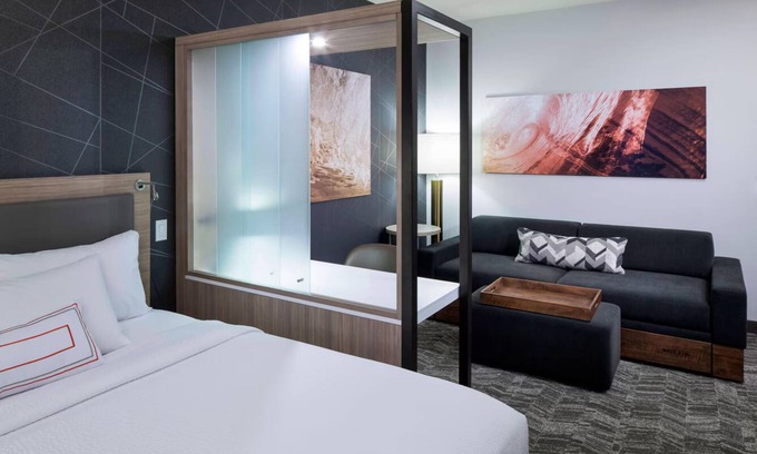 Clearwater Beach Hotel | Perfect for Groups! 2 Units, Outdoor Pool, Complimentary Breakfast, Pets Allowed