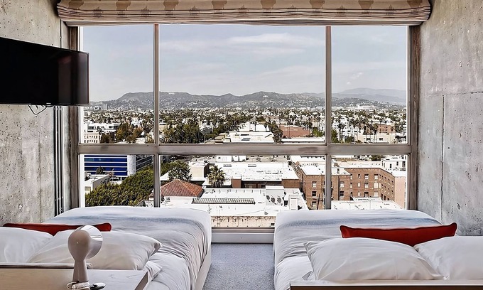 Wilshire Center Hotel | Perfect For The Whole Family! 3 Hills View Units, Pets Allowed, Outdoor Pool