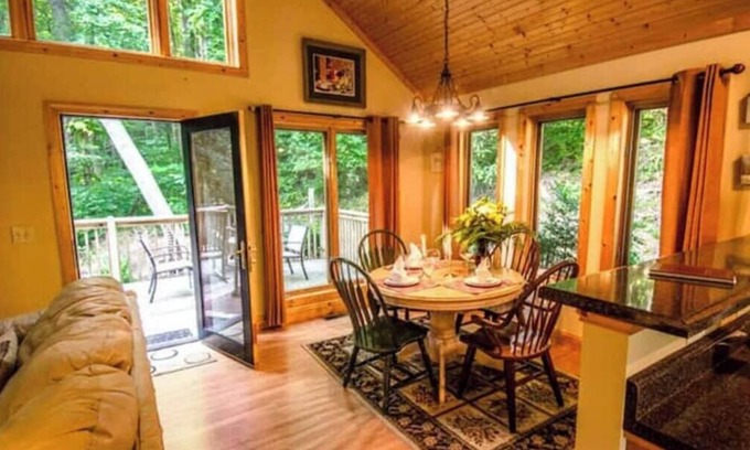 Skyland Cabina | Perfect Honeymoon cabin w/hot tub