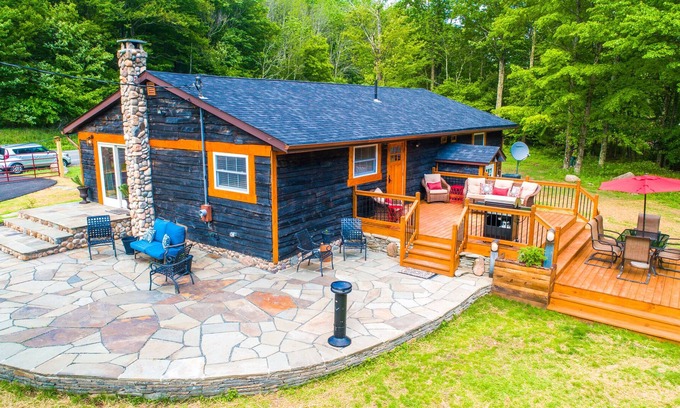 Woodbourne Casa | Perfect house to Escape to!!! Unique rental with lots of surprises!