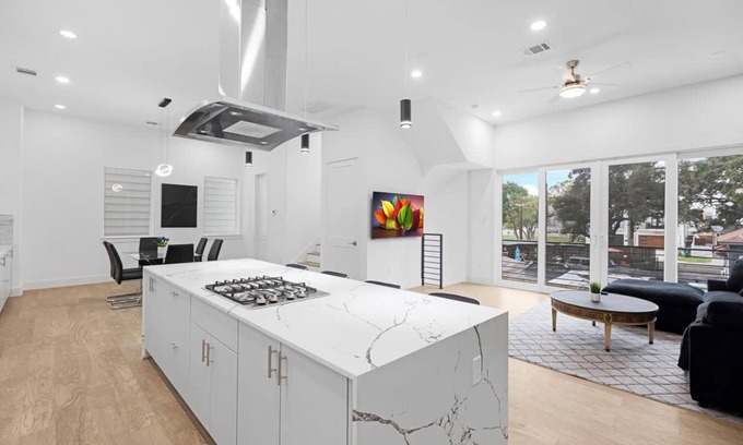 South Central Houston Casa | Perfect Houston Group Stay for 12 With 6 Beds 6 Baths