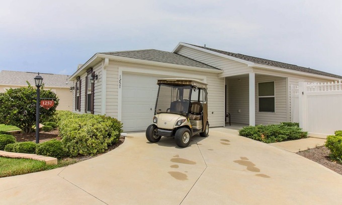 The Villages Villa | BUENA UBICACIÓN. ENTRE MARRÓN Y LAGO DE VERANO. CARRO DE GOLF DE GAS INCLUIDO.