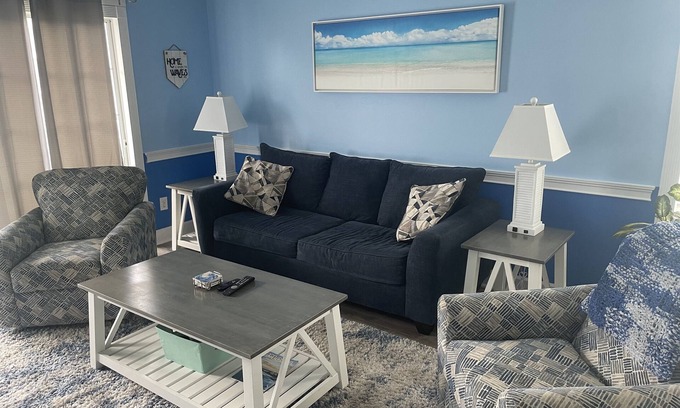 Central Myrtle Beach Condominio | Perfect Pet Friendly 2 Bedroom Retreat!