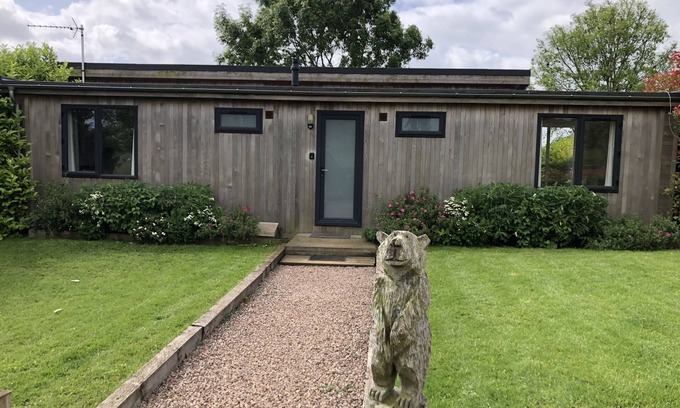 Ardens Grafton Cabina | Perfect quiet countryside retreat