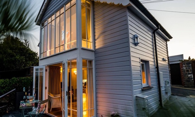 New Quay Casa | Perfect romantic retreat centrally located with sea views