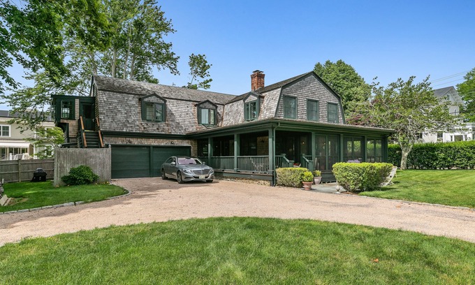 Fifth Ward Casa | Perfect Summer Escape in Newport