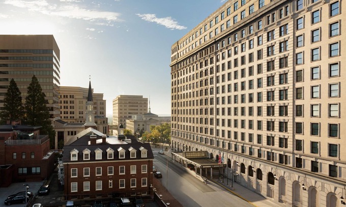 Downtown Wilmington Hotel | Perfect Wilmington Location in Landmark Hotel -Spacious Bathroom -Free WiFi