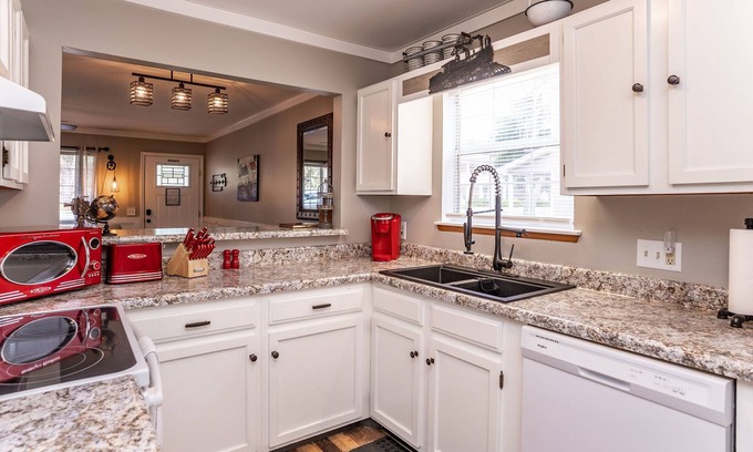 Port Royal Casa | Nuevo listado! Perfectamente ubicado en el centro de Port Royal.