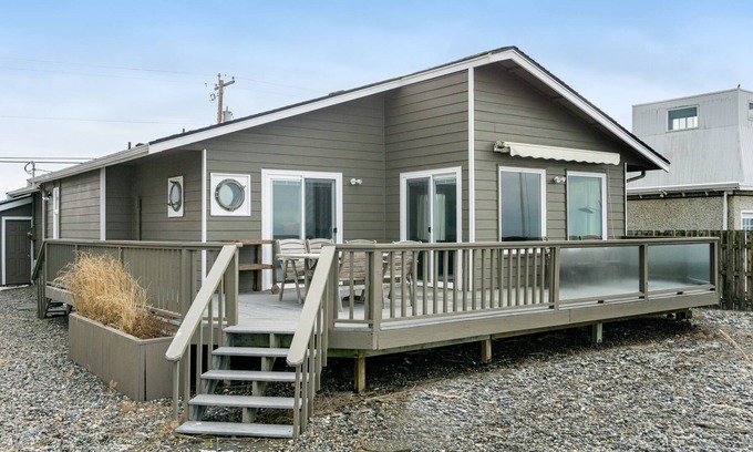 Ferndale Casa | Perfectly Peaceful Waterfront Escape w/ Free WiFi, Fireplace, & Furnished Deck