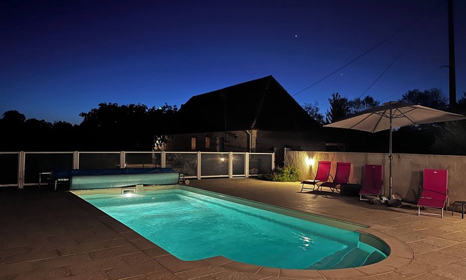 Sainte-Sabine-Born Cabaña | Périgord: casa rural con piscina segura en el corazón de Dordogne Bastides