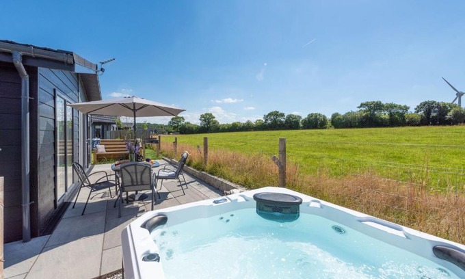 Lifton Casa | Periwinkle Lodge, 3 Roadford Lake Lodges