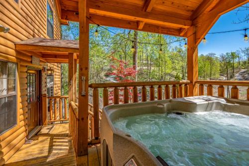 Sevierville Casa | PERMANENT VACATION-Private Honeymoon Cabin with Hot Tub