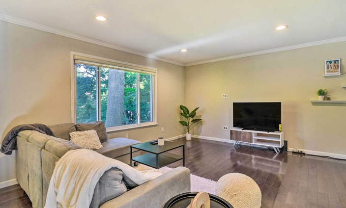 West Bloomfield Casa | Pet-Friendly Michigan Home: 5 Mi to State Park!