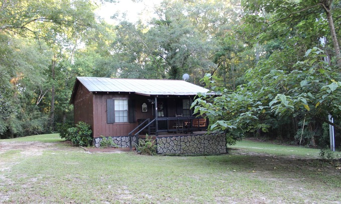 Saucier Cabina | Pet friendly 2-bedroom cabin in quiet country setting yet short drive to coast