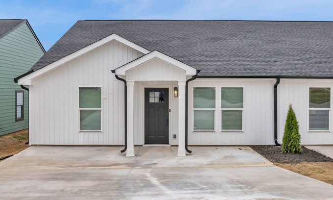 Simpsonville Casa | Pet-Friendly 3BR Near Simpsonville, Modern Comfort