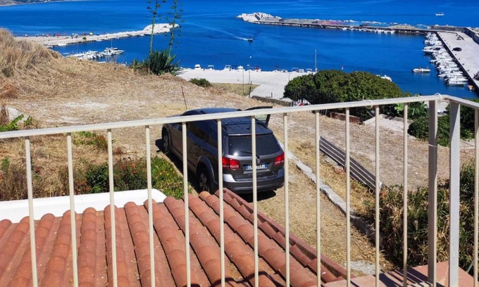 Porto Palo Apartamento | Apartamento "Terrazza sul Mare" con vistas al mar y jardín que admite mascotas
