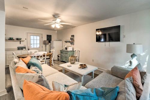 Sarasota Casa | Pet-Friendly Beach Home with Patio, 8 Mi to Shore