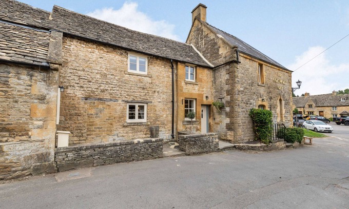 Guiting Power Cabaña | Pet friendly Cotswold holiday accommodation with two bedrooms - The Cotswold Lady
