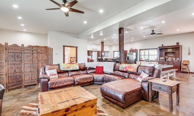 Lingle Casa | Pet Friendly 'Daydreamers Guest Ranch' on 60 Acres