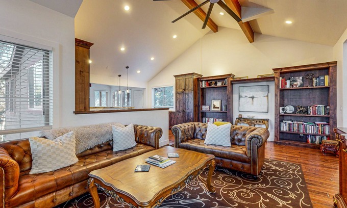 South Snyderville Basin Casa | Pet-friendly duplex w/ mountain views, 2 en suite bedrooms, shared firepit, deck