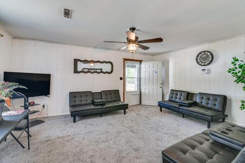 Eutaw Casa | Pet-Friendly Eutaw Home Near Historic Square