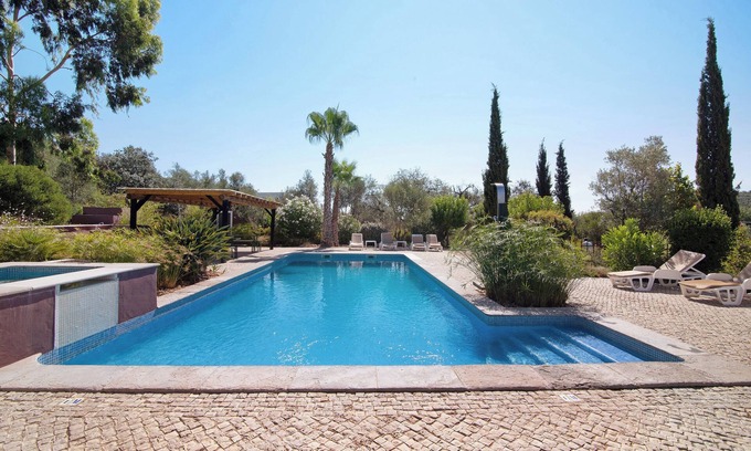 Tavira Casa | Finca Fazendinha con vistas a la montaña, piscina, Wi-Fi, jardín y terraza; admite mascotas
