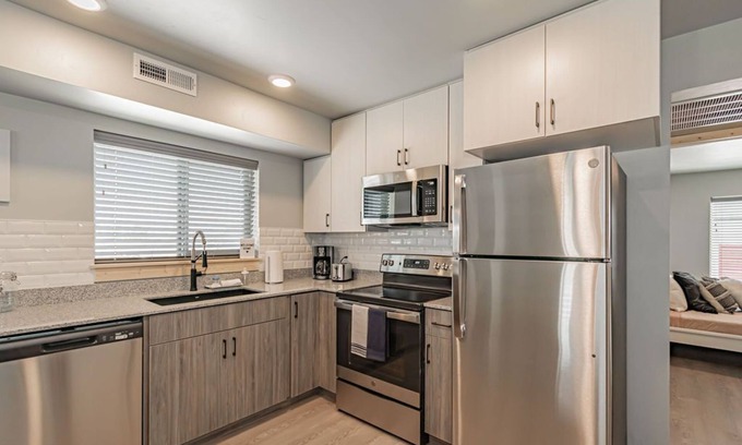 Rexburg Condominio | Pet Friendly! Heart of Rexburg close to Jackson Hole,Yellowstone Nat park & BYUI
