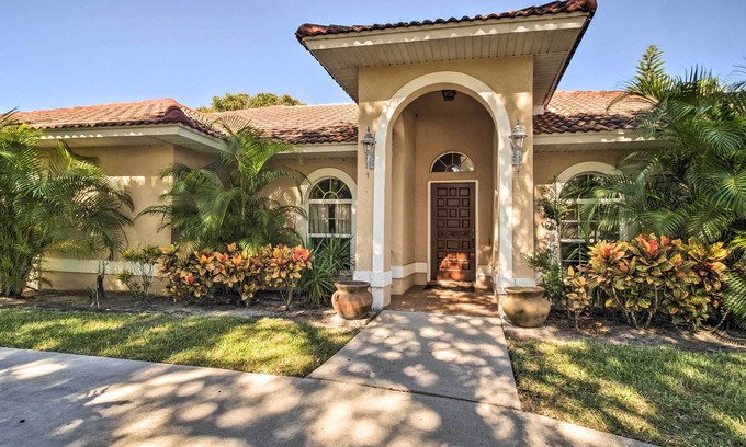 South Beach Casa | ¡NUEVO! Vero Beach Pet-Friendly Home 1 Mi To Beach!