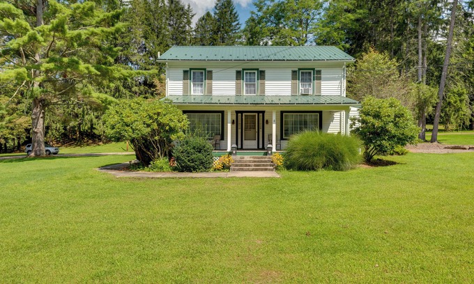 Hillsgrove Casa | Pet-Friendly Home w/ Game Room in Hillsgrove!