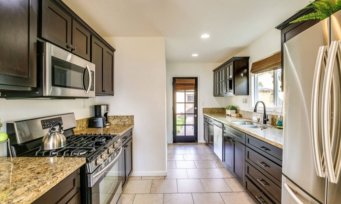 North Long Beach Casa | Spanish-Style Long Beach Bungalow Near Beaches!
