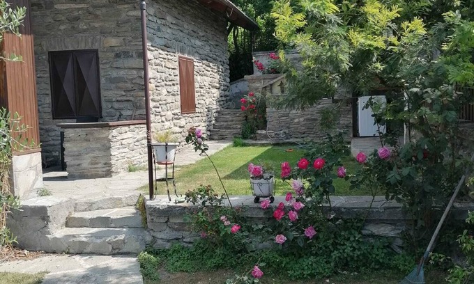 Mompantero Chalet De Esquí | Chalet de montaña con piscina que admite mascotas