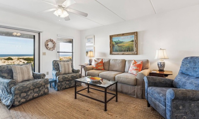 Amelia City Condominio | Pet Friendly Oceanfront Sailmaker Condo | Ground Floor | Updated Kitchen | Steps to the Beach