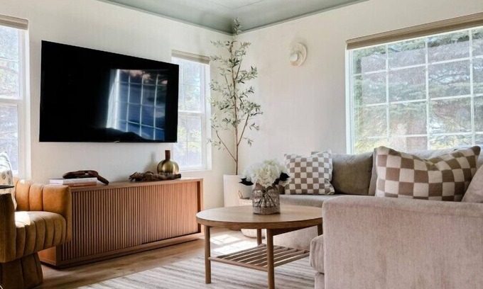 Garden City Casa | Pet Friendly-Private Hot tub! Fresh Remodel! Arcades! Grass Yard! Walk 2 Lake!