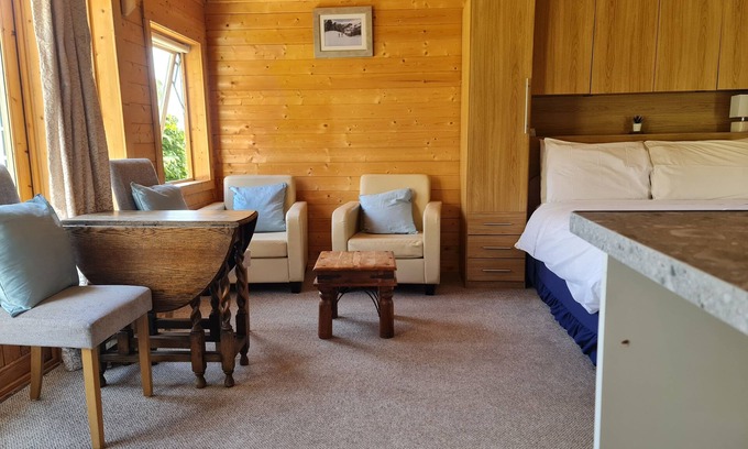 Hythe Cabina | Pet Friendly Private Cabin Town Eurotunnel Beach