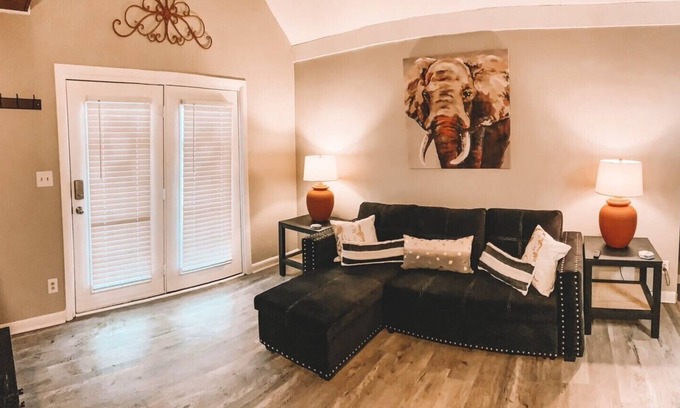 Johnson City Apartamento | Pet Friendly 🐾, Quiet & Cozy Close to JCMC-ETSU Newtons Nest 2!