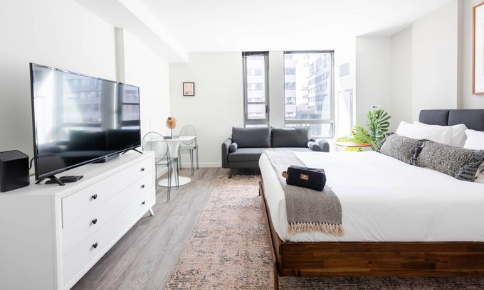 Foggy Bottom Apartamento | Pet-Friendly Studio at The Boathouse Apts w/ Pool